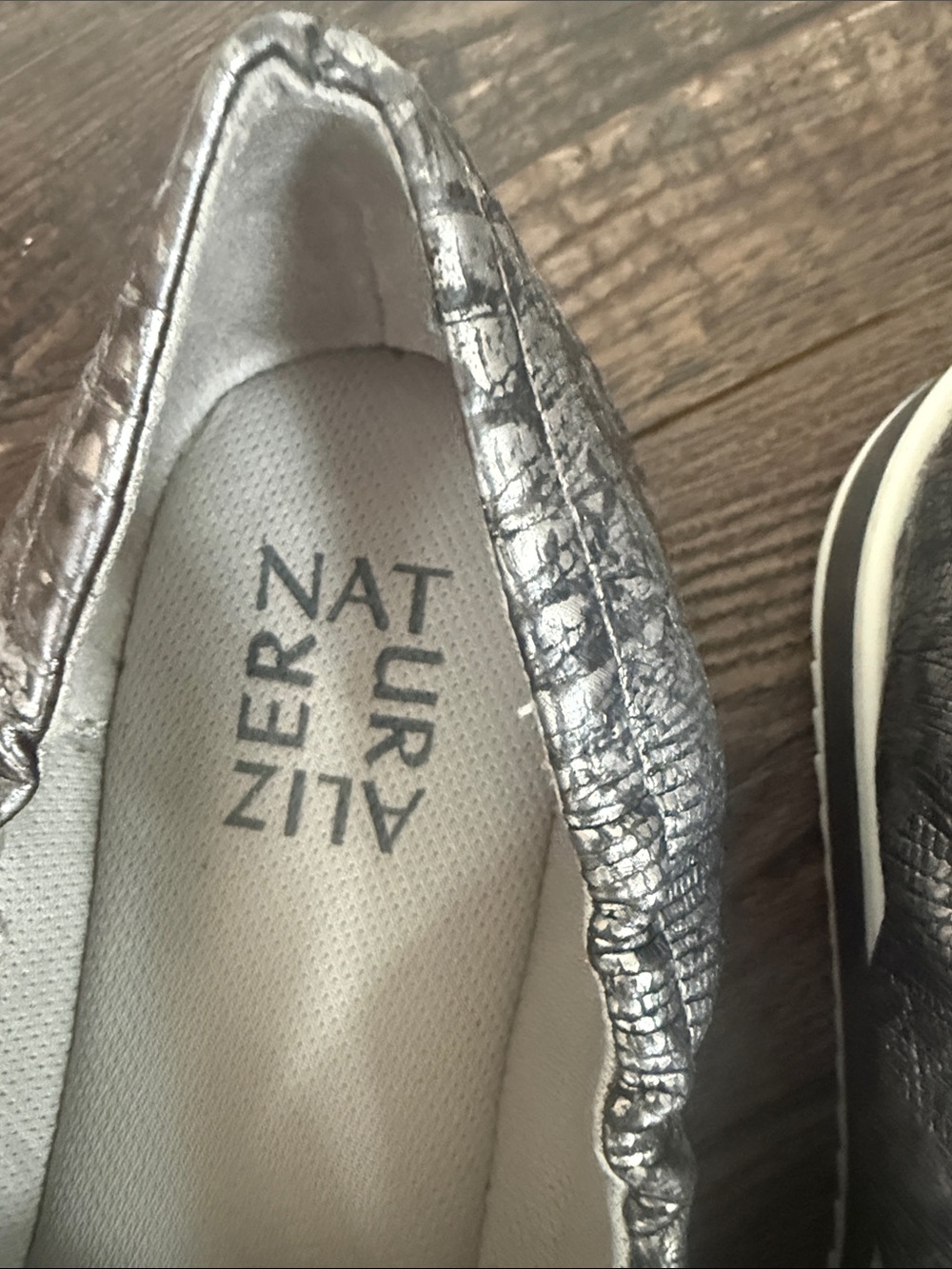 Naturalizer NWOT Metallic Silver Croc-Texture Slip-Ons 8 - Picture 4 of 9